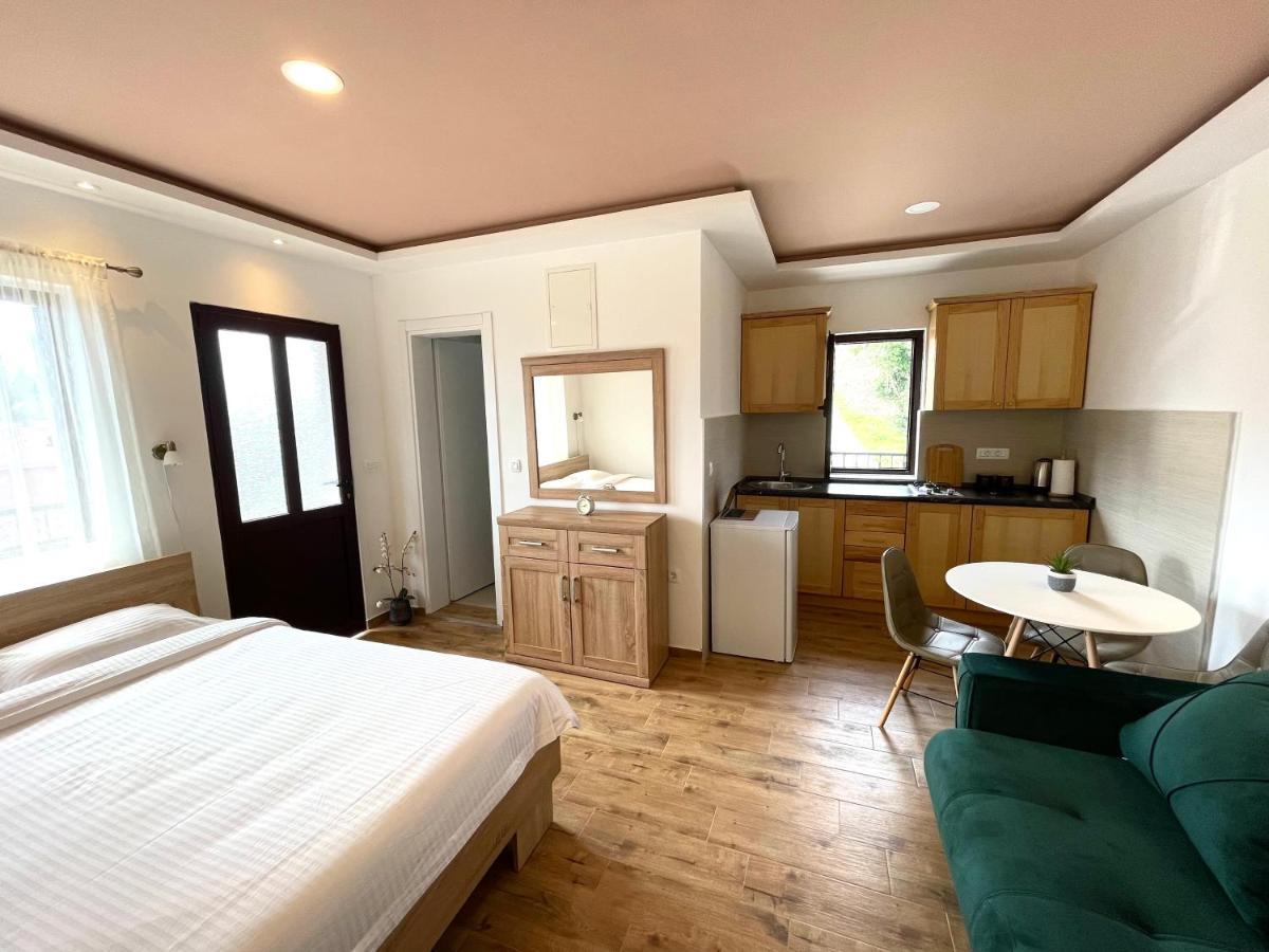 Apartments Four Countesses Вирпазар Екстериор снимка