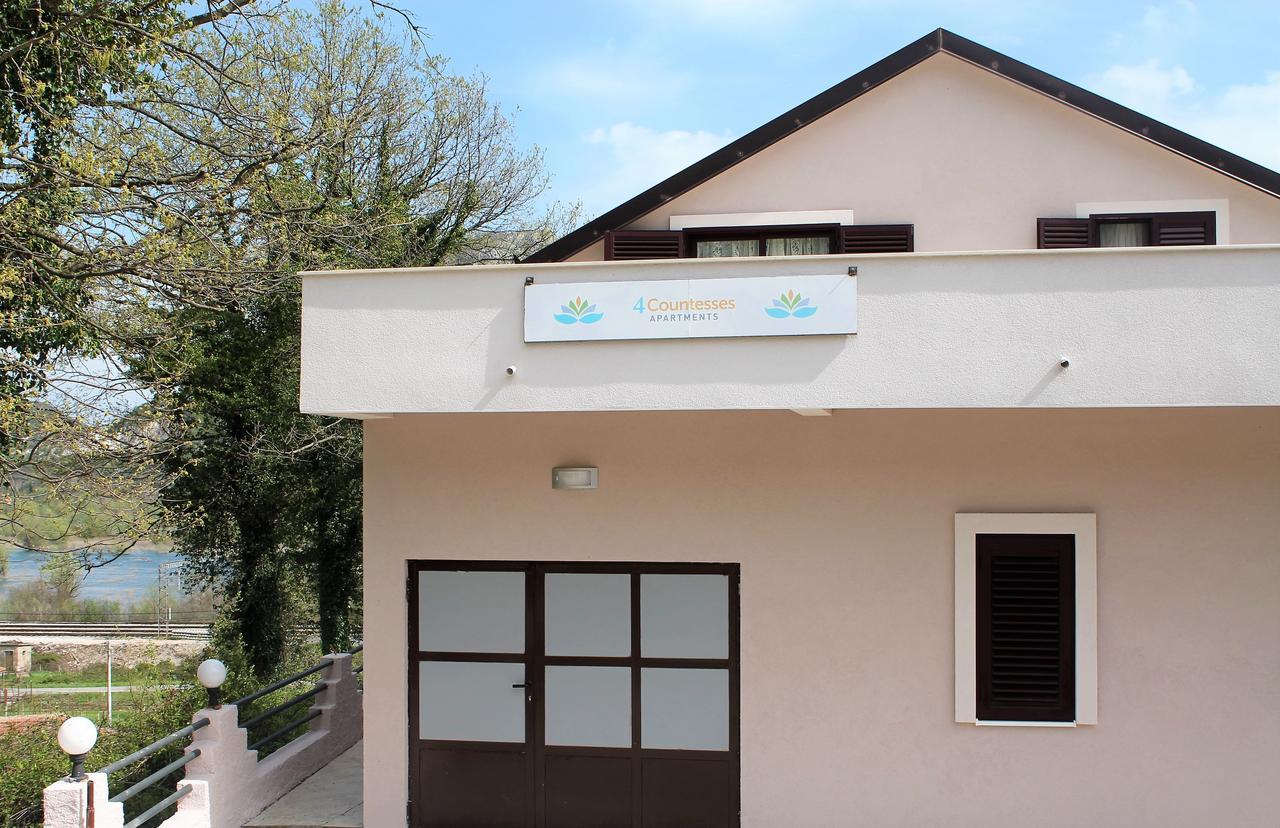 Apartments Four Countesses Вирпазар Екстериор снимка