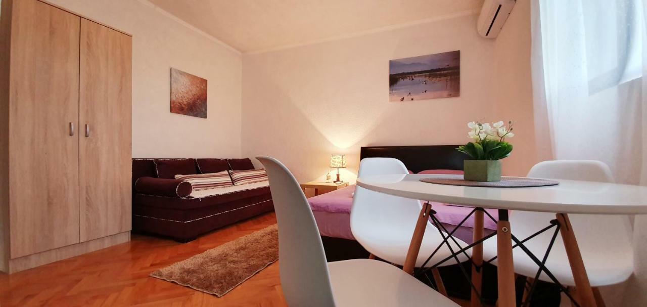 Apartments Four Countesses Вирпазар Екстериор снимка